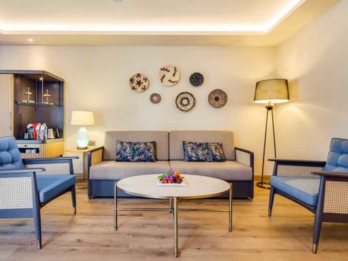 Tek Yatak Odalı Suit – Havuz Manzaralı — Divan Bodrum